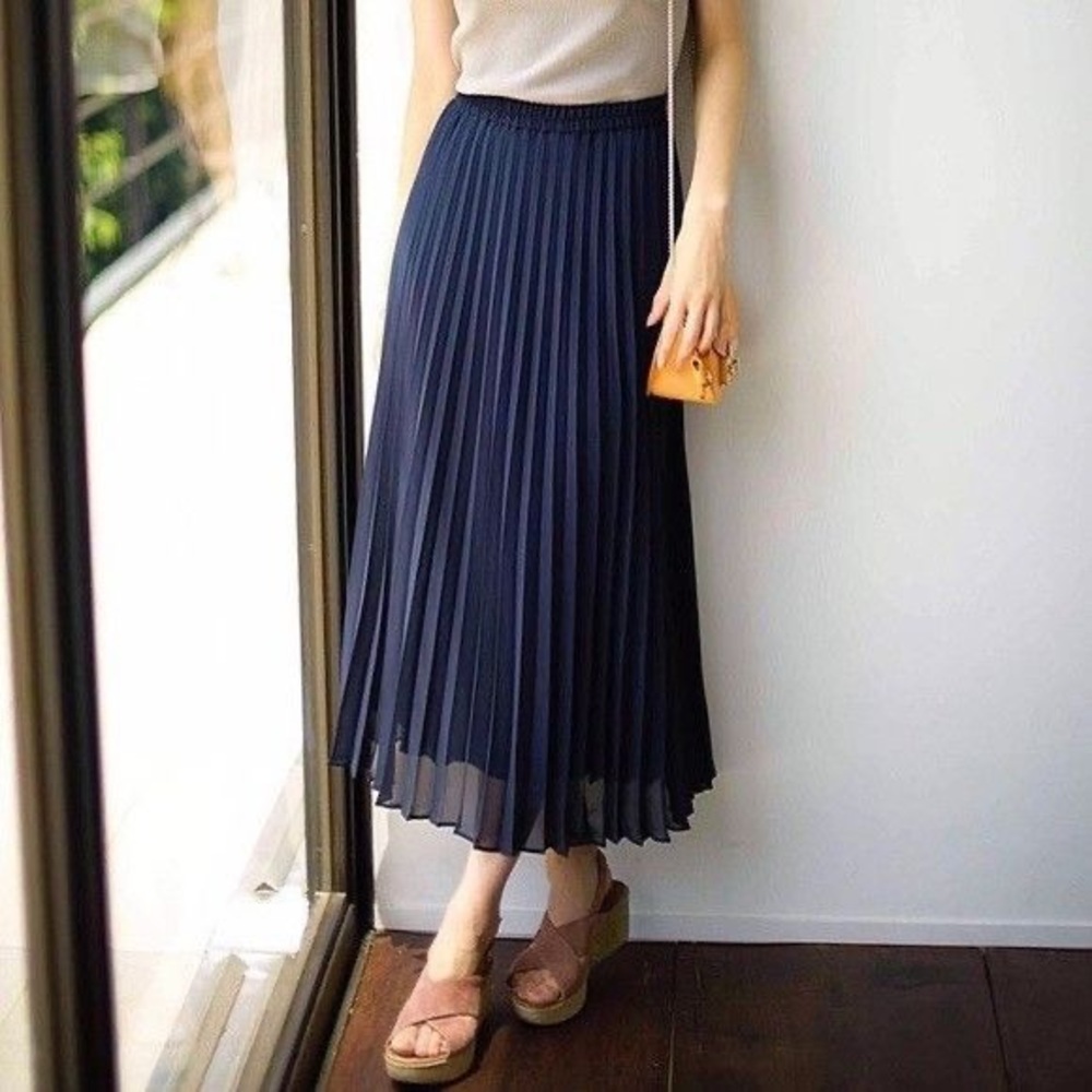 Navy Blue High-Waisted Chiffon Pleated Skirt